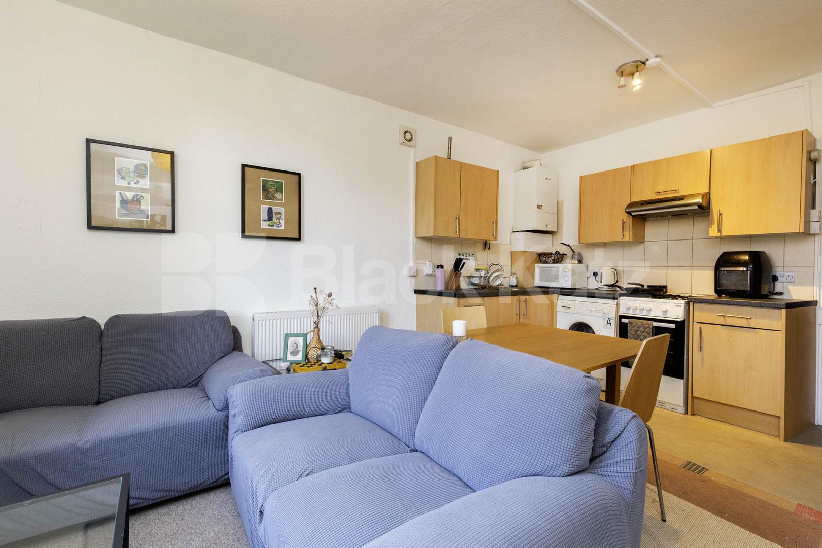 Modern Apartment Grosvenor Gardens, Willesden Green